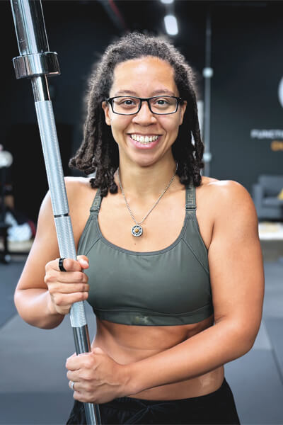 Functional Patterns Chattanooga owner and trainer, Courtney Smith lifting an RG bar